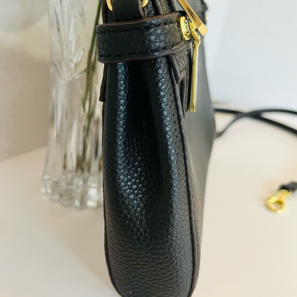 LIZ CLAIBORNE Wristlet “AUBREY” Bag Black w Gold Trim - Picture 8 of 11